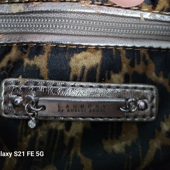 Laundry By Shelli Segal Metallic Silver Snakeskin Wristlet, 9.5×4 - Picture 13 of 15